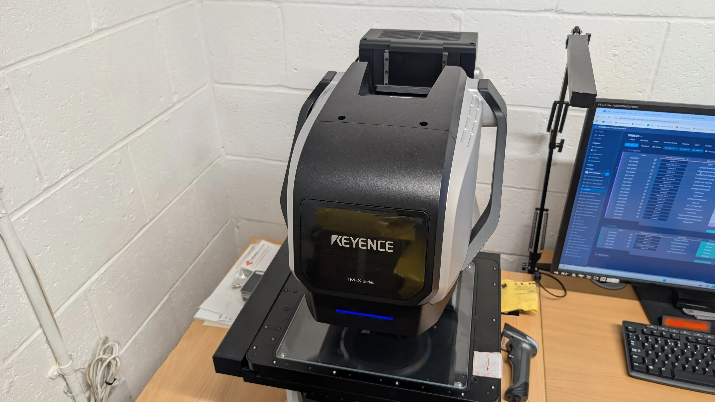 Keyence IM-X1000 measurement system